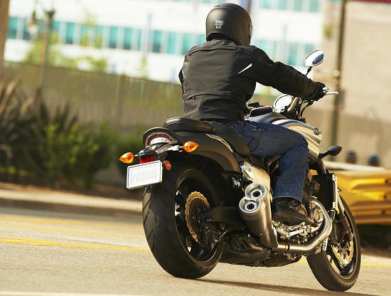 Essai de la Yamaha 1700 V-MAX 2012
