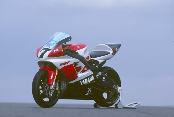 Galerie - Yamaha YZF 750 R7 OW02