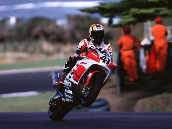 Galerie - Yamaha YZF 750 R7 OW02