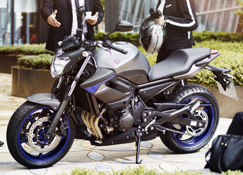 yamaha-600-XJ6-race-blu-2013-800px.jpg
