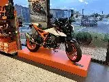 990 DUKE R