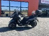 TRICITY 300