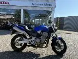 HORNET 900