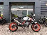 890 DUKE R