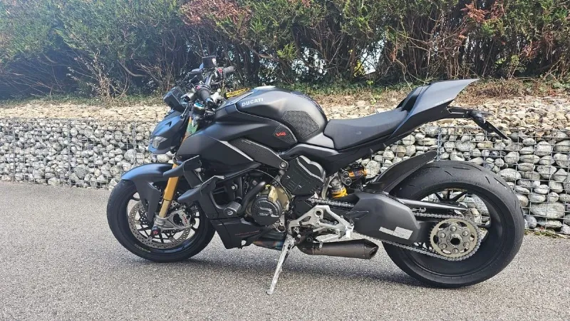 1100 Streetfighter V4 S