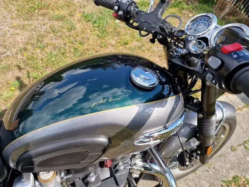 1200 Bonneville T 120 Gold Line