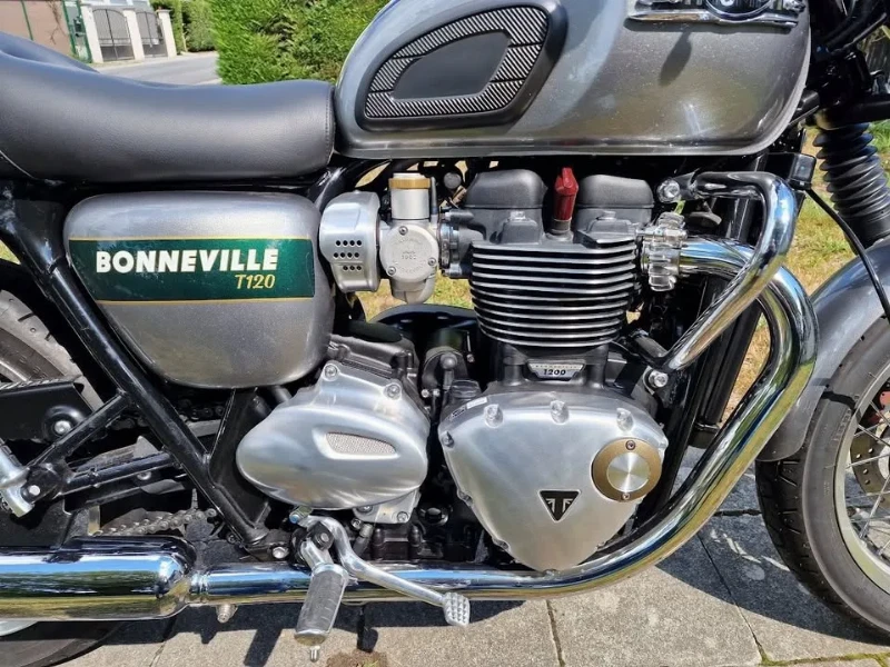 1200 Bonneville T 120 Gold Line