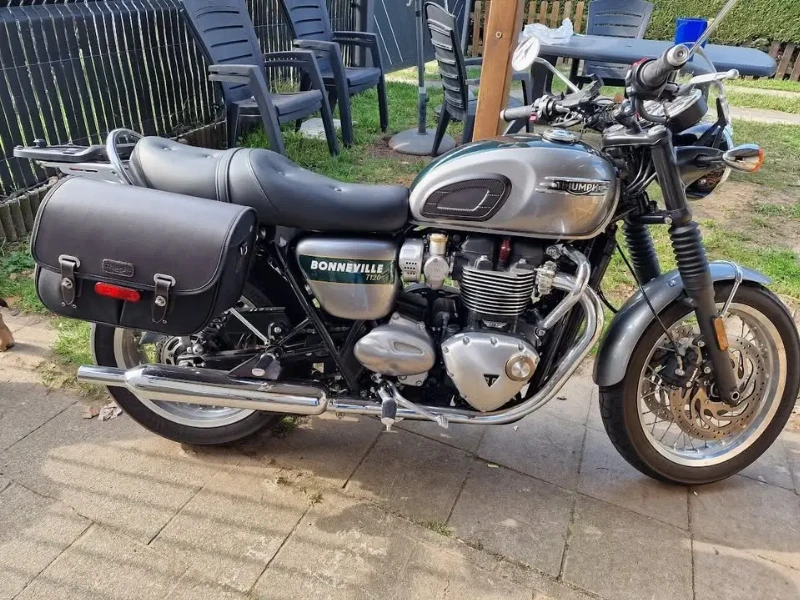 1200 Bonneville T 120 Gold Line