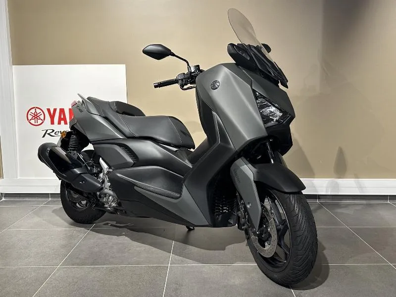 XMAX 300