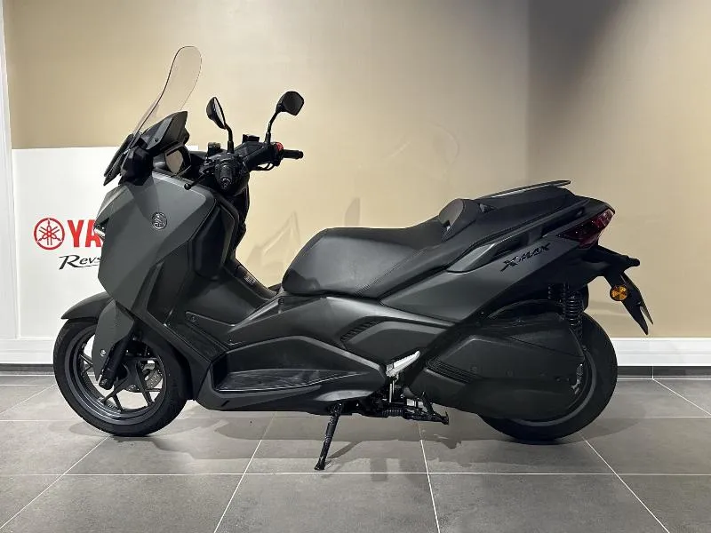 XMAX 300