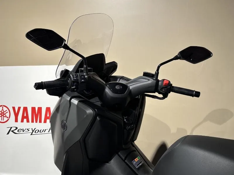 XMAX 300
