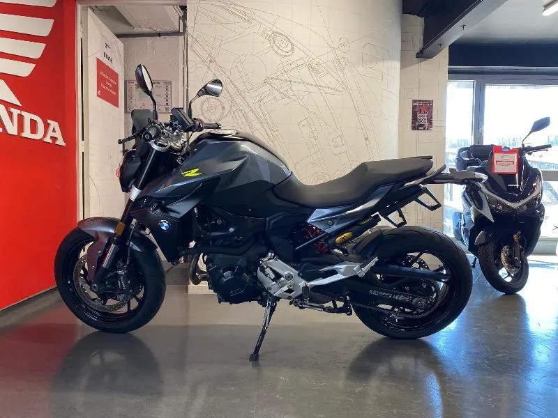 F 900 R