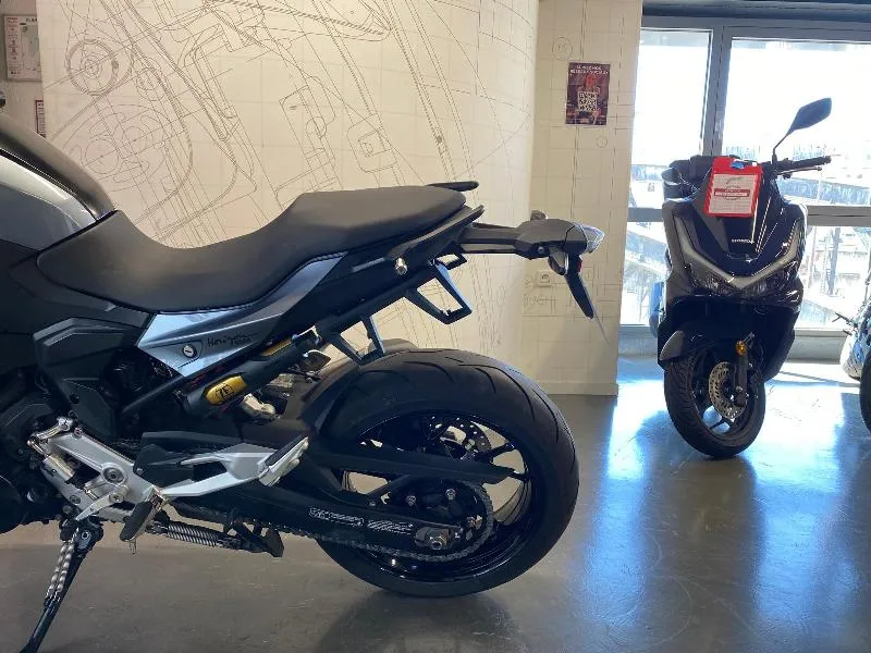 F 900 R