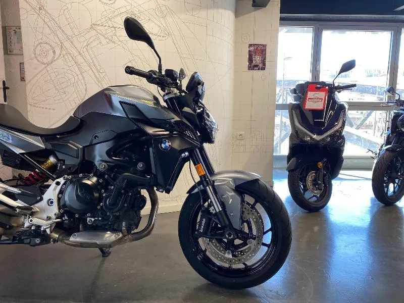 F 900 R