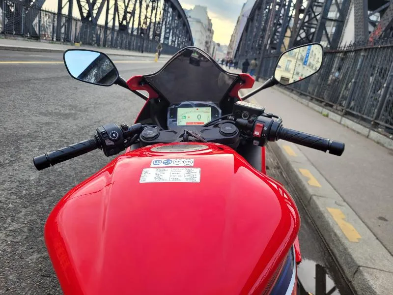 CBR 650  R