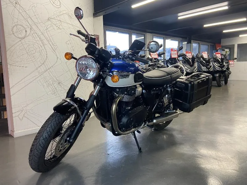 BONNEVILLE T100 900