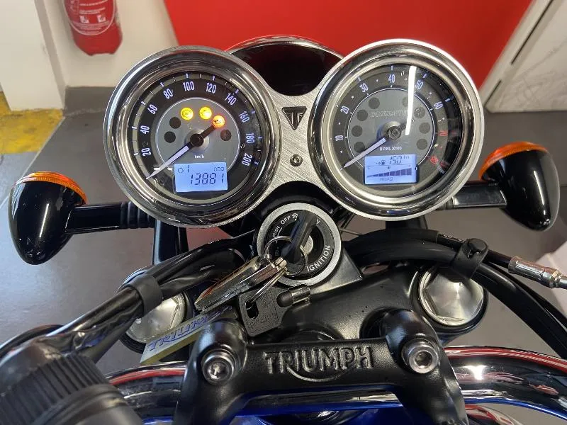 BONNEVILLE T100 900