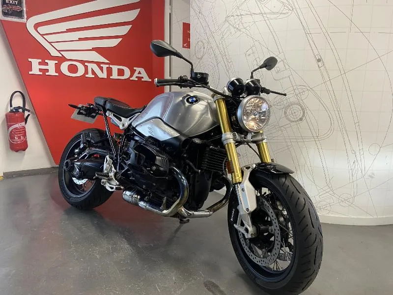 R NineT