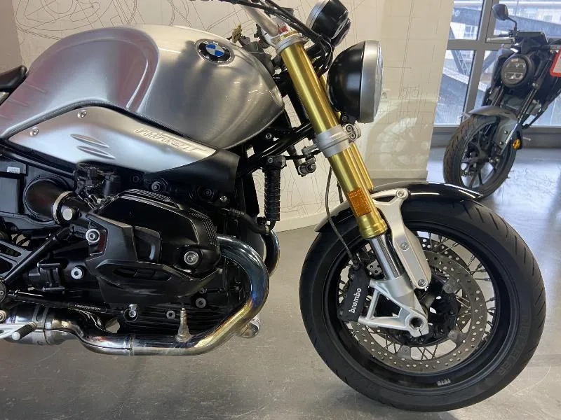 R NineT