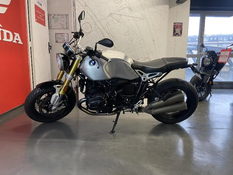 R NineT