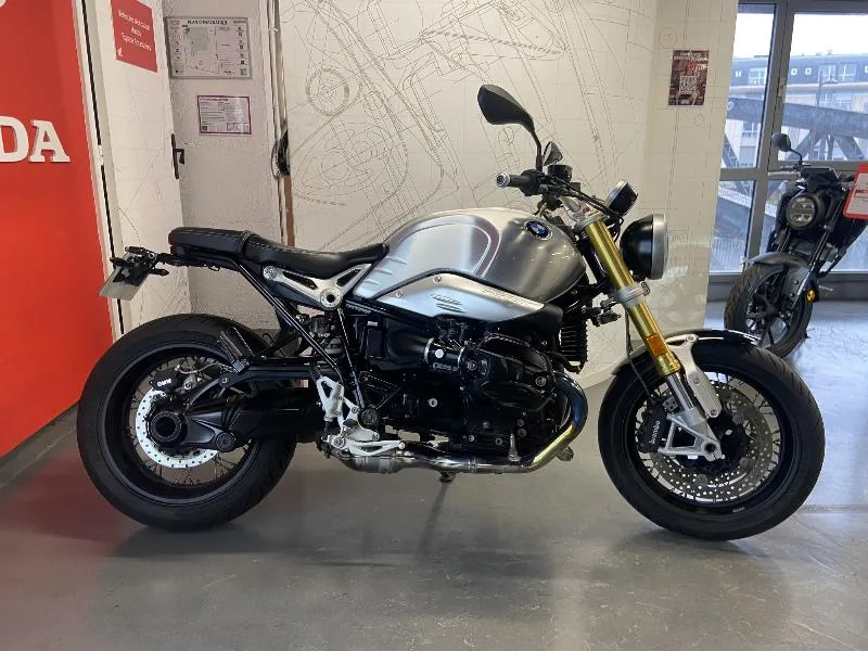 R NineT