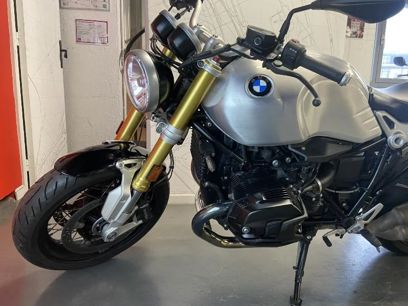 R NineT