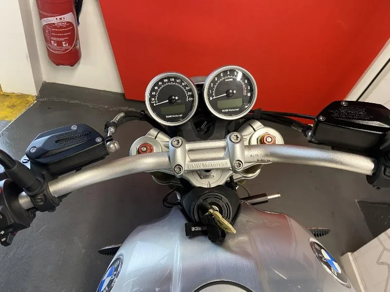 R NineT