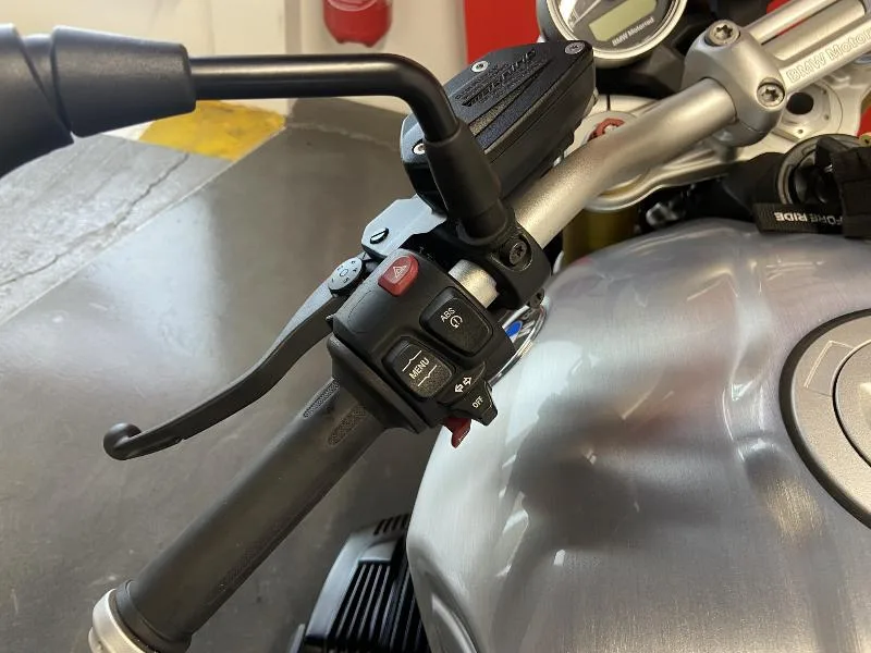 R NineT