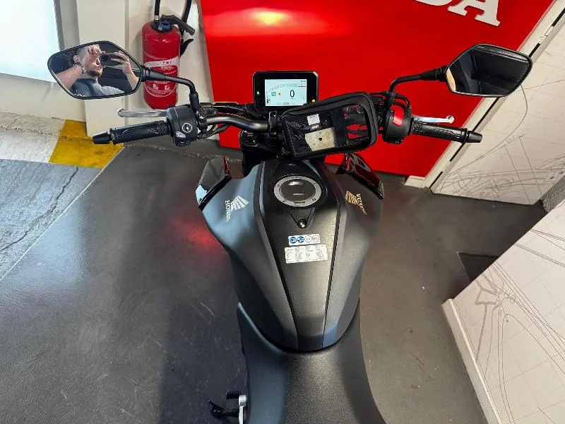 CBR 125 R