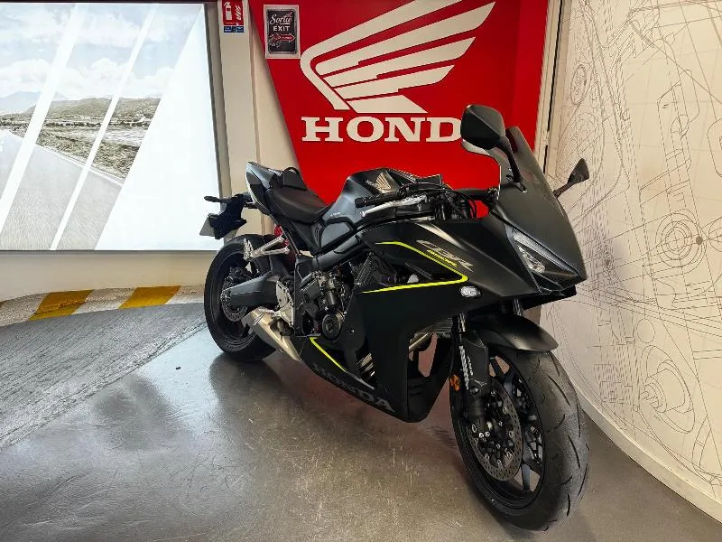 CBR 650  R 2025