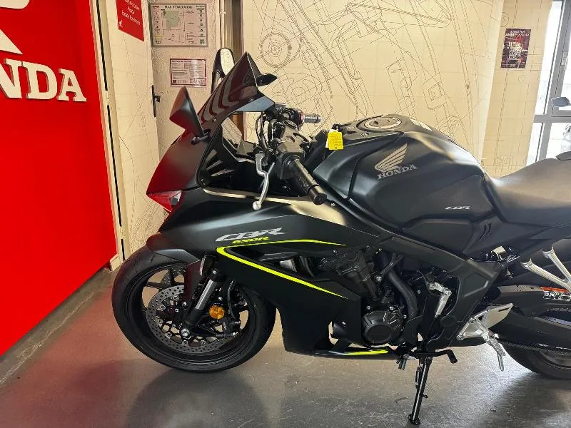 CBR 650  R