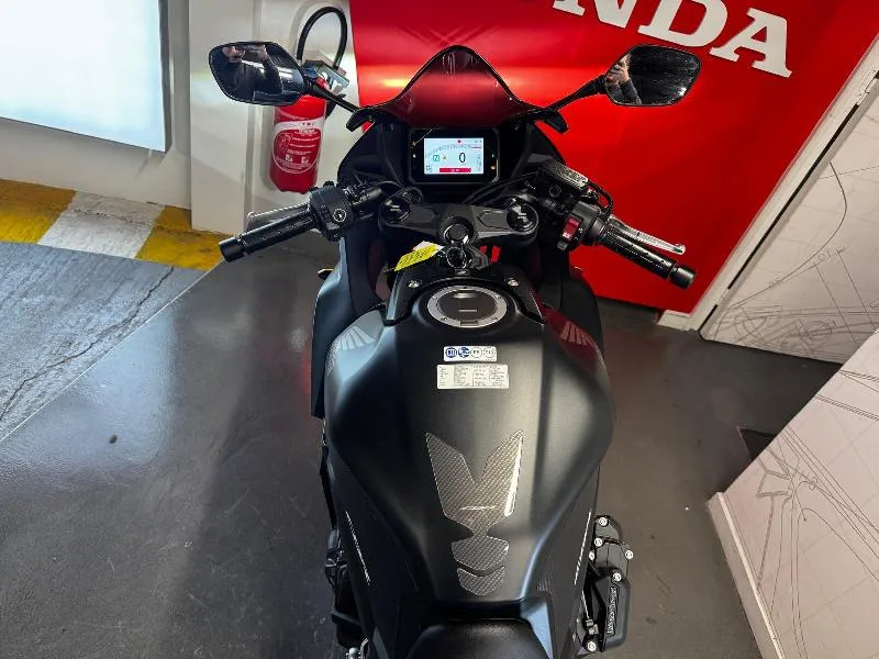 CBR 650  R