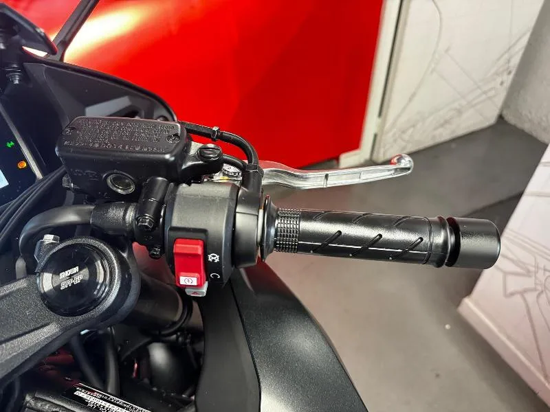 CBR 650  R