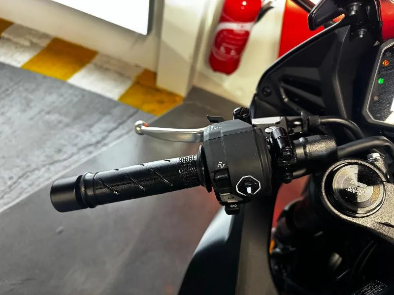 CBR 650  R