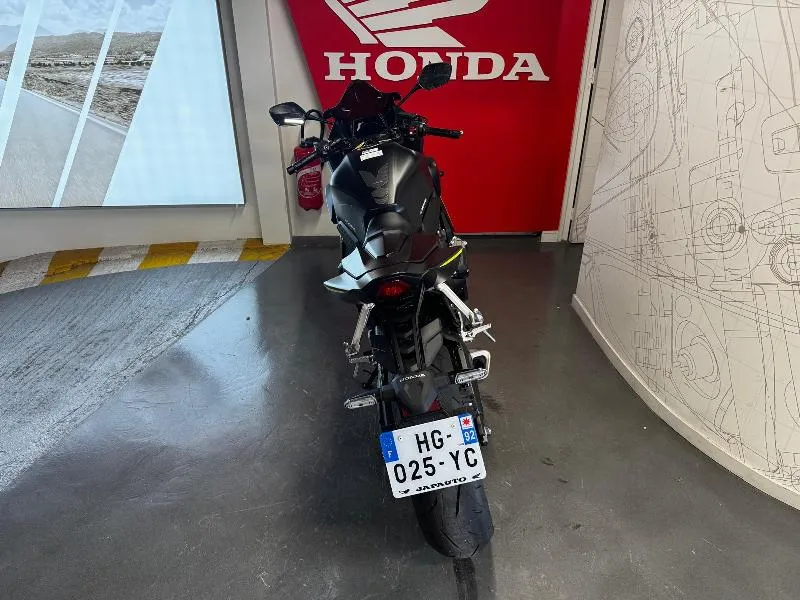 CBR 650  R