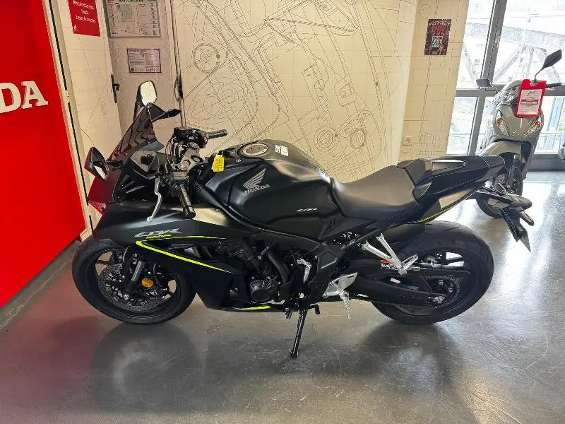 CBR 650  R