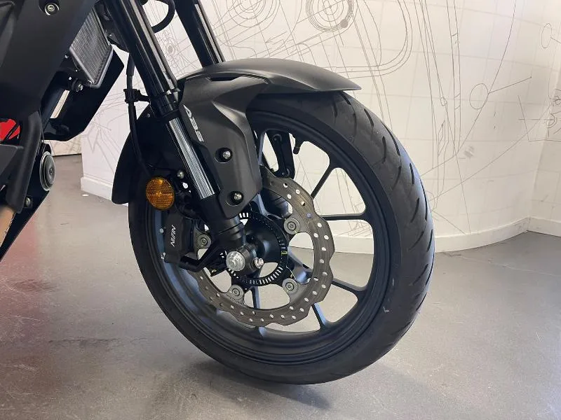 CB 125  R