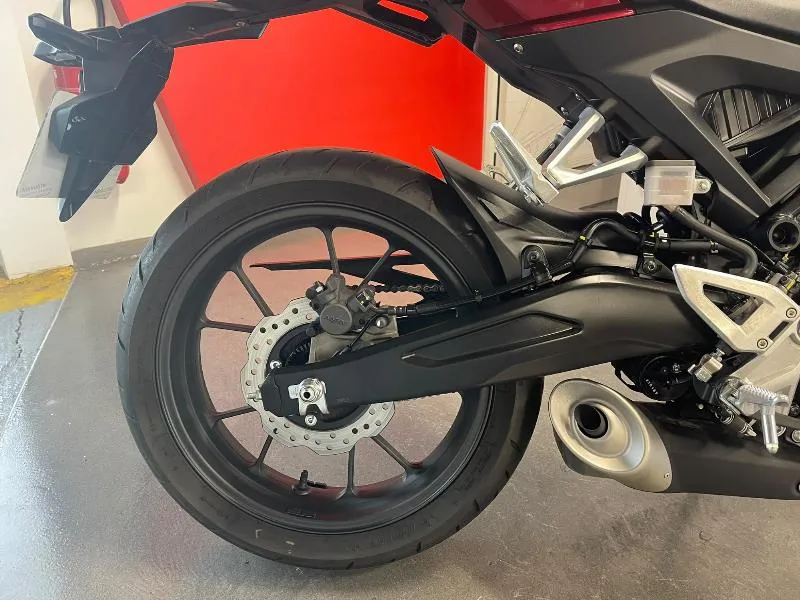 CB 125  R