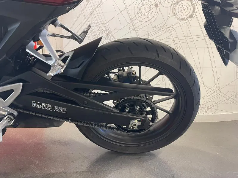 CB 125  R