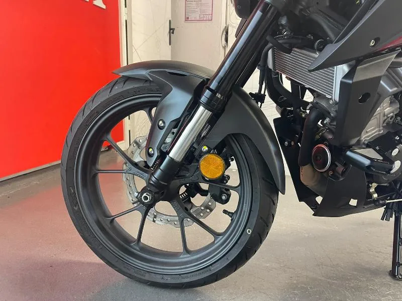 CB 125  R