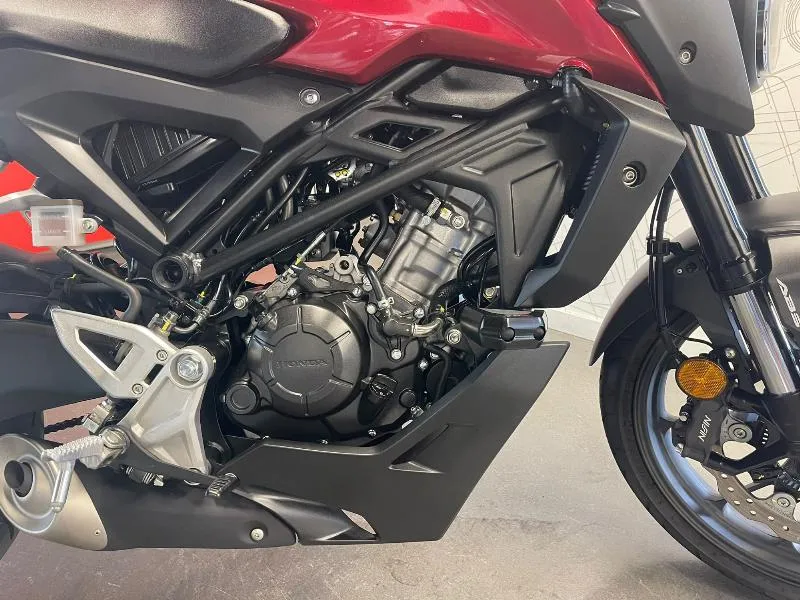 CB 125  R