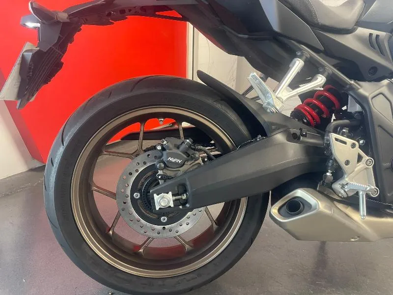 CB 650 R