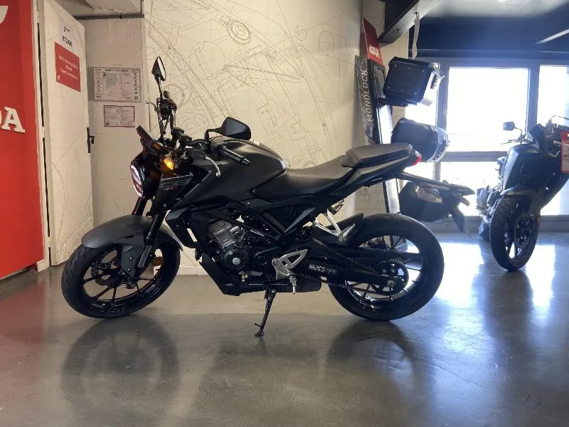 CB 125  R