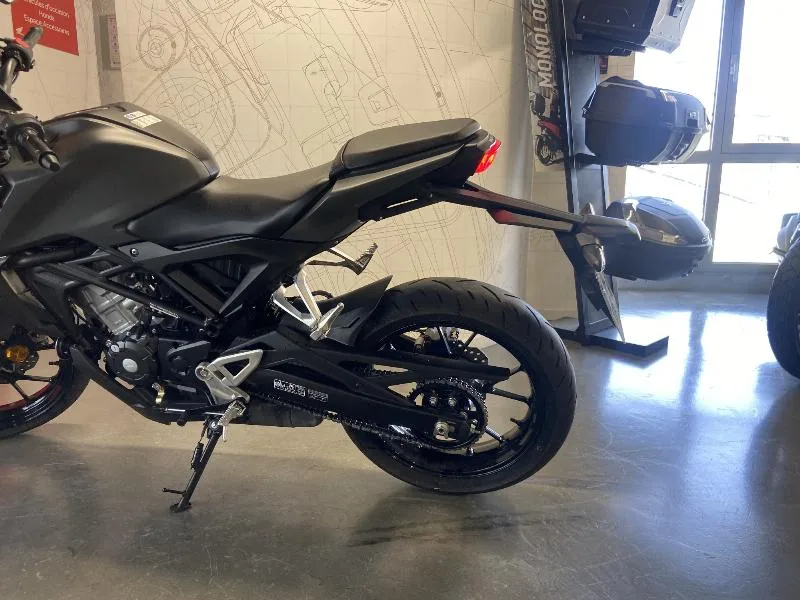 CB 125  R