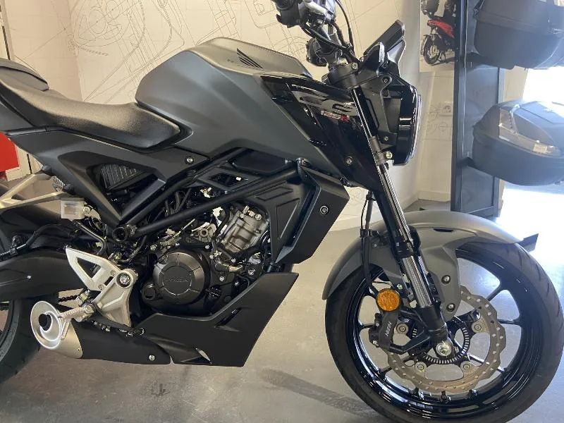 CB 125  R