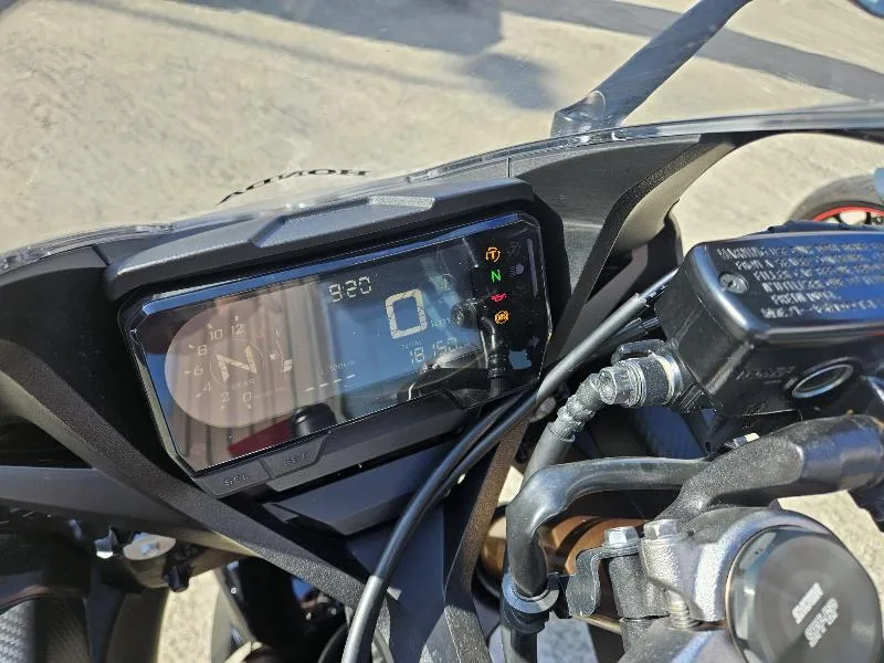 CBR 650  R