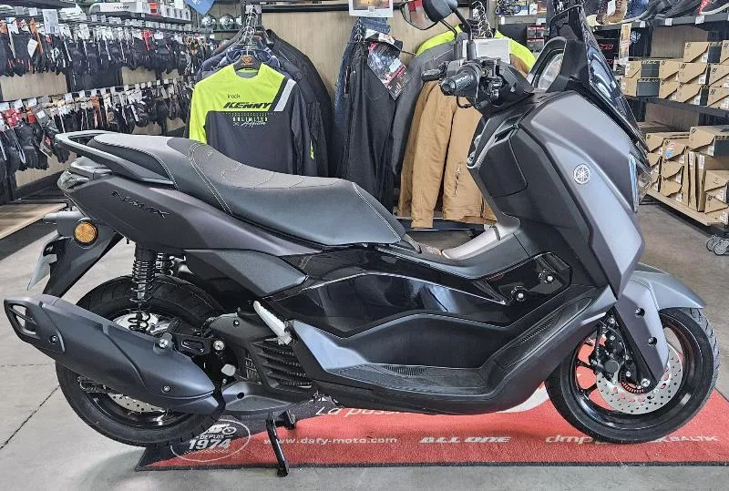 NMAX 125 TECH MAX