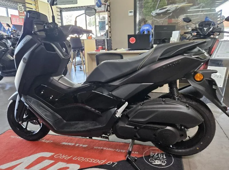NMAX 125 TECH MAX