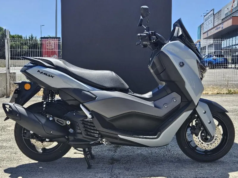 NMAX 125 TECH MAX