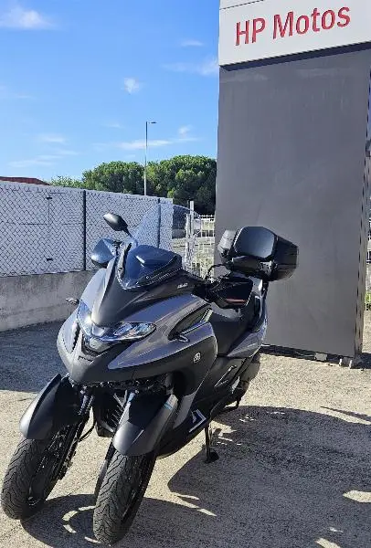 TRICITY 300